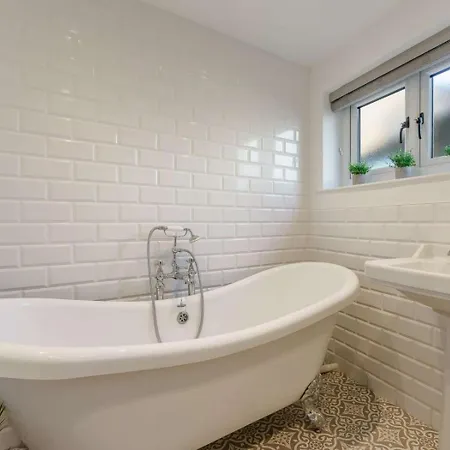 3 Bed In Oc-85937 *